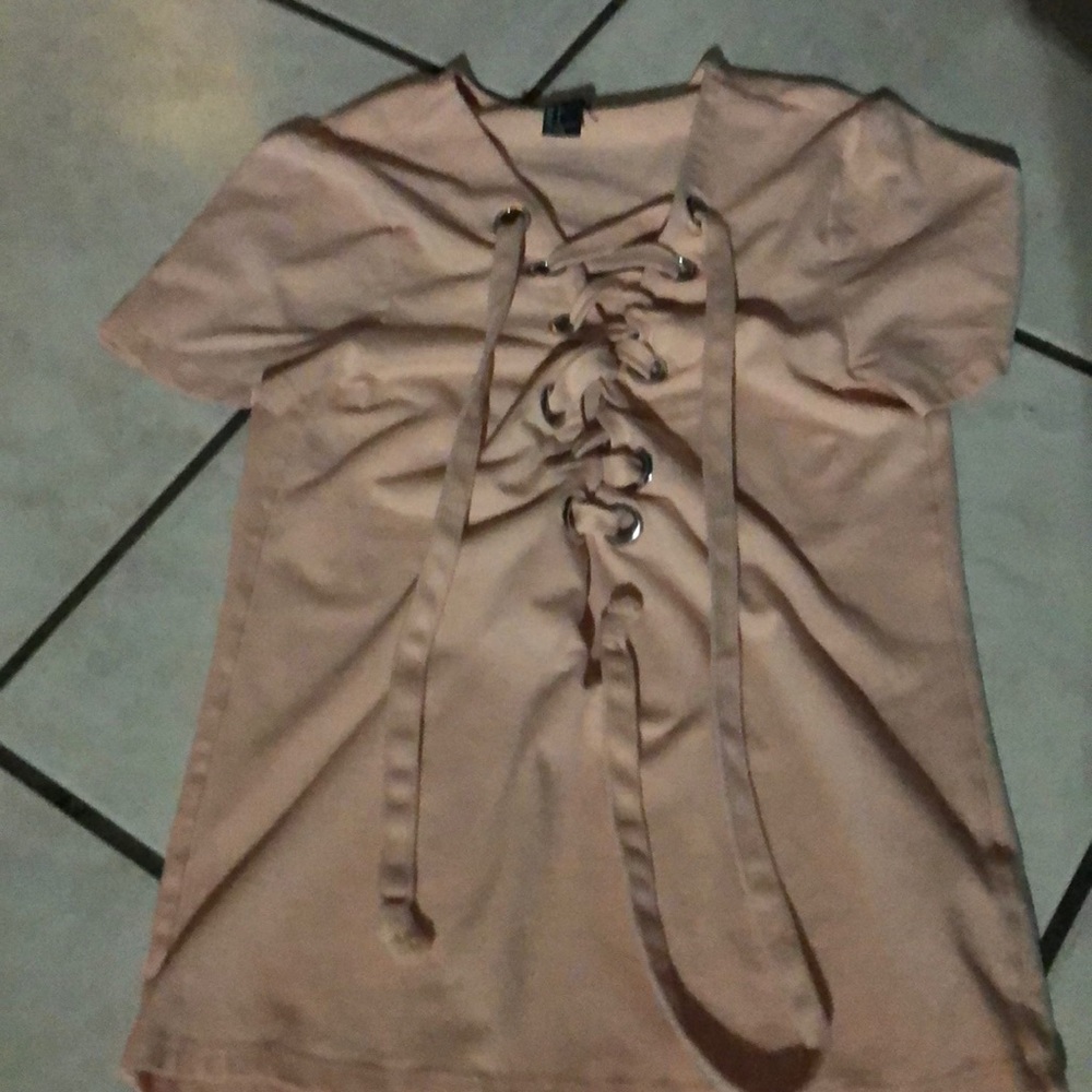 A neck tied light pink tee slim fit